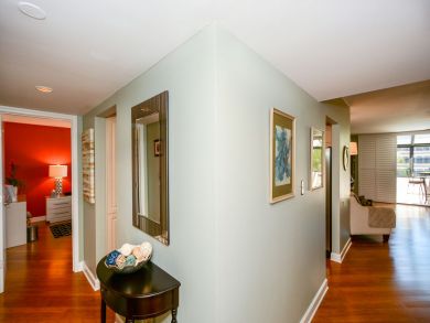 Beautiful Siesta Key Vacation Condo Walk to Beach with Pool