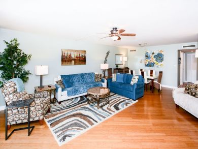 Beautiful Siesta Key Vacation Condo Walk to Beach with Pool