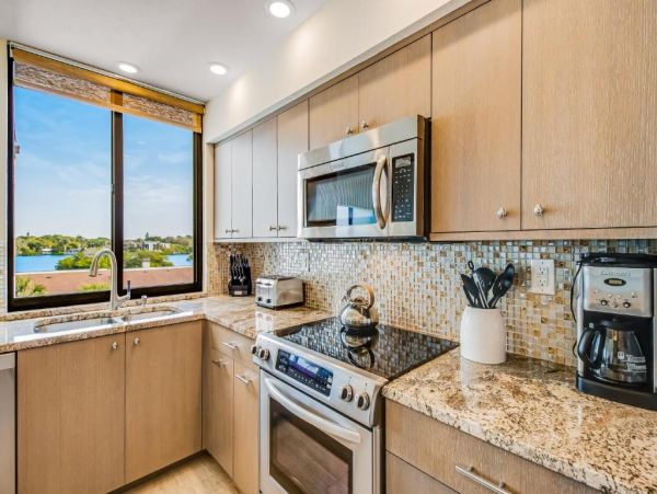 Two Bedroom Gulf to Bay Rental Condo in Siesta Key Sleeps 6