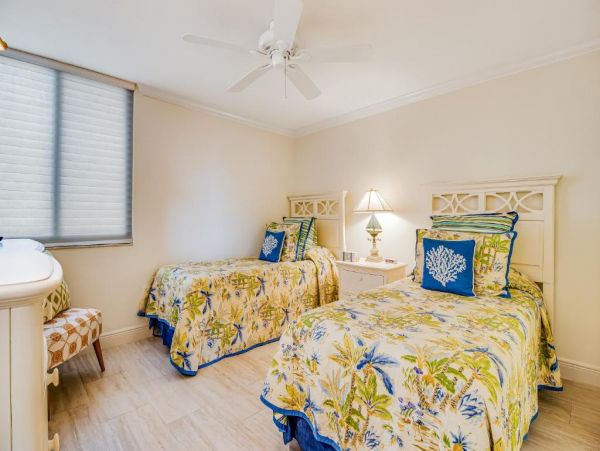 Two Bedroom Gulf to Bay Rental Condo in Siesta Key Sleeps 6