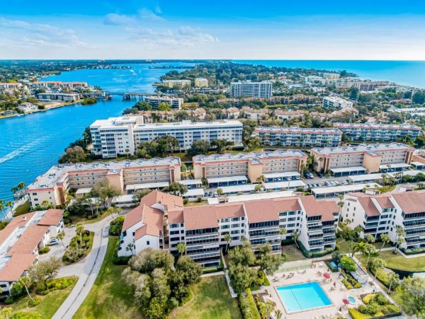 Two Bedroom Gulf to Bay Rental Condo in Siesta Key Sleeps 6