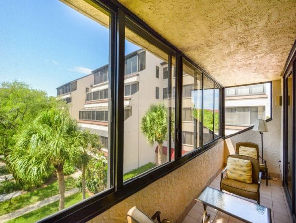 Siesta Key Vacation Condo Two Bedroom Walk to Beach