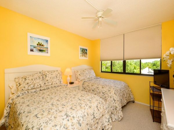 Siesta Key Vacation Condo Two Bedroom Walk to Beach