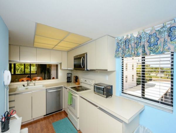 Siesta Key Vacation Condo Two Bedroom Walk to Beach