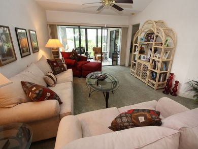 Beautiful Naples Vacation Villa Short Walk to Beach Sleeps 4