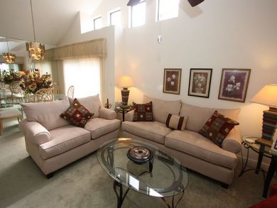 Beautiful Naples Vacation Villa Short Walk to Beach Sleeps 4