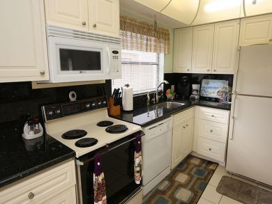 Beautiful Naples Vacation Villa Short Walk to Beach Sleeps 4