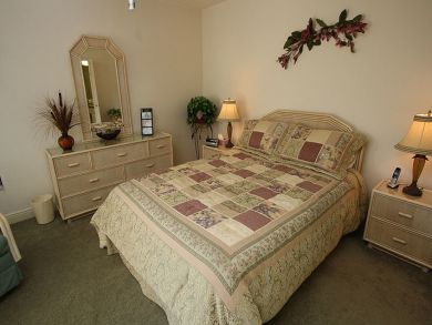 Beautiful Naples Vacation Villa Short Walk to Beach Sleeps 4