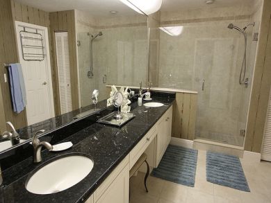 Beautiful Naples Vacation Villa Short Walk to Beach Sleeps 4