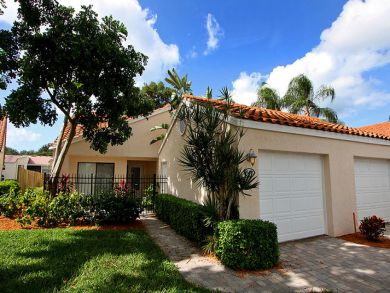 Beautiful Naples Vacation Villa Short Walk to Beach Sleeps 4