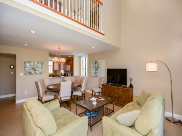 Siesta Key Vacation Condo Short walk to Beach + Den