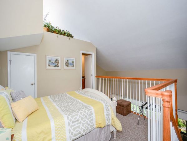 Siesta Key Vacation Condo Short walk to Beach + Den