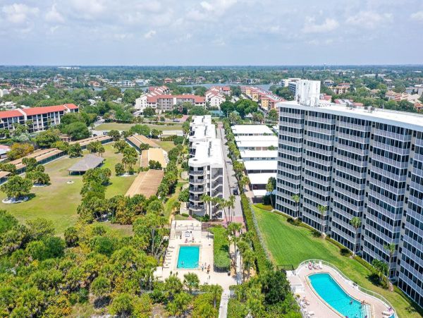 Siesta Key Two Bedroom Condo Just a Few Steps to the Beach