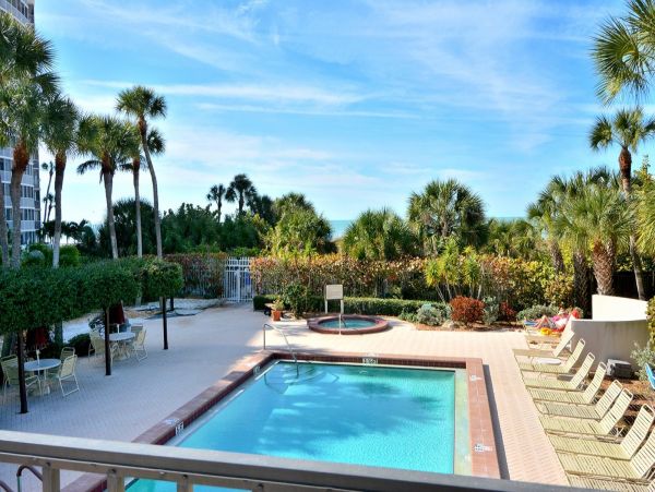 Siesta Key Two Bedroom Condo Just a Few Steps to the Beach