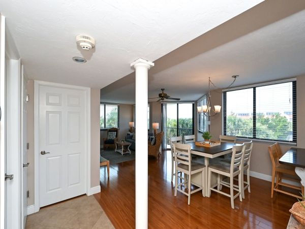 Siesta Key Two Bedroom Condo Just a Few Steps to the Beach
