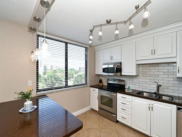 Siesta Key Two Bedroom Condo Just a Few Steps to the Beach