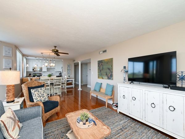 Siesta Key Two Bedroom Condo Just a Few Steps to the Beach
