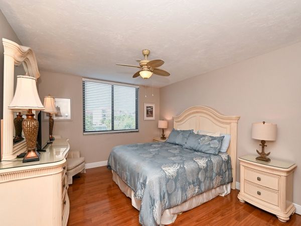 Siesta Key Two Bedroom Condo Just a Few Steps to the Beach