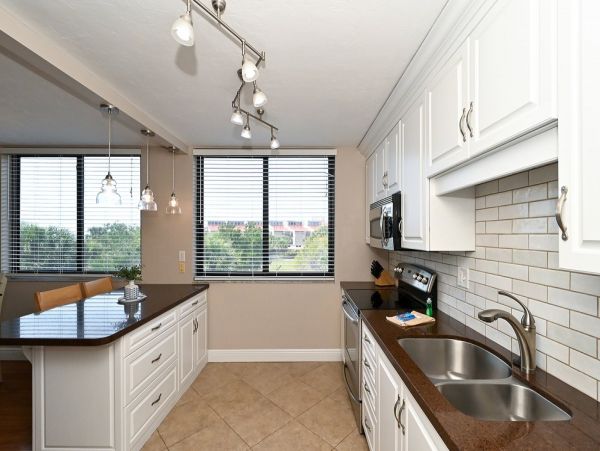 Siesta Key Two Bedroom Condo Just a Few Steps to the Beach