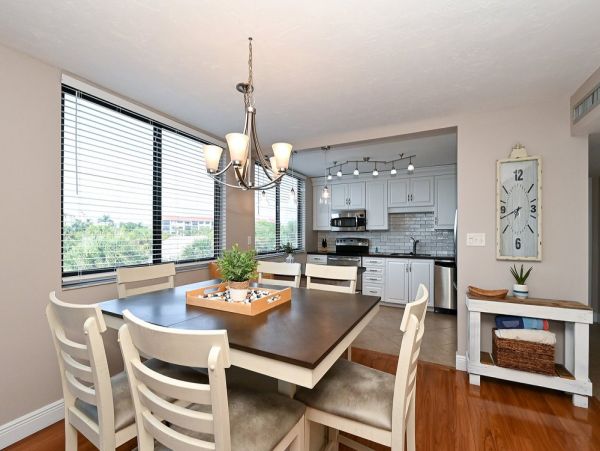 Siesta Key Two Bedroom Condo Just a Few Steps to the Beach