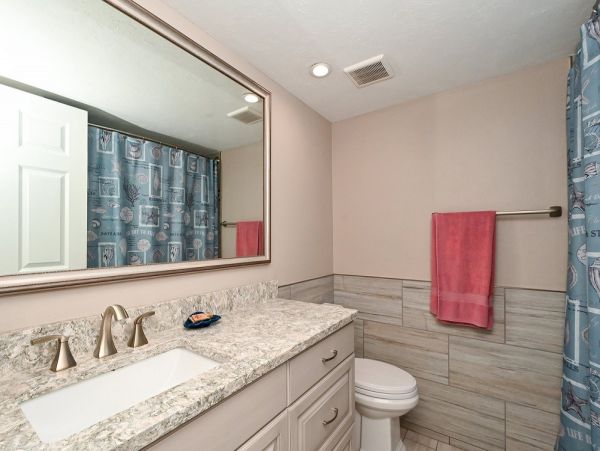 Siesta Key Two Bedroom Condo Just a Few Steps to the Beach