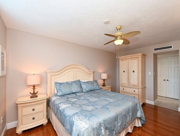 Siesta Key Two Bedroom Condo Just a Few Steps to the Beach