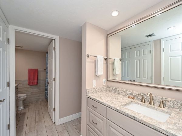 Siesta Key Two Bedroom Condo Just a Few Steps to the Beach
