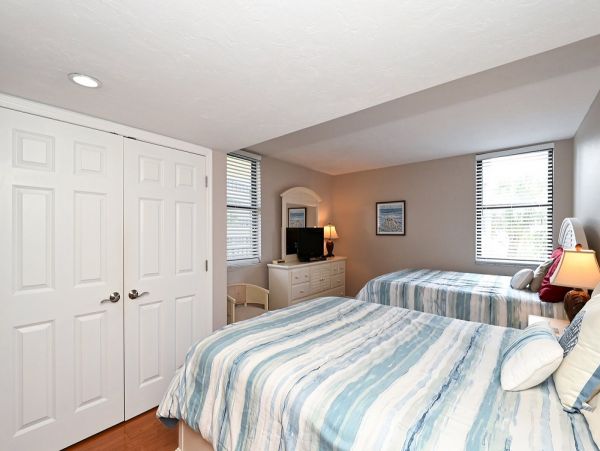 Siesta Key Two Bedroom Condo Just a Few Steps to the Beach