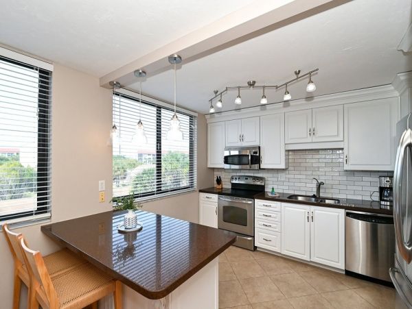 Siesta Key Two Bedroom Condo Just a Few Steps to the Beach