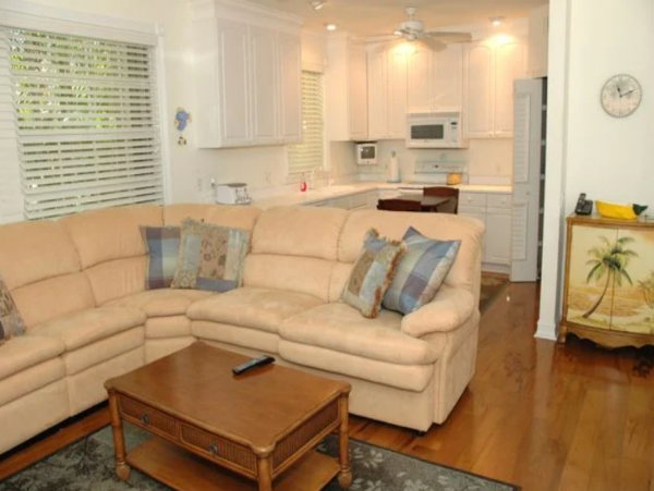 Lovely Naples 4 Bedroom Vacation Home