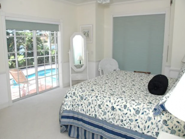Lovely Naples 4 Bedroom Vacation Home