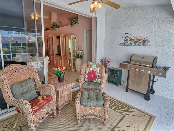 Beautiful Naples Vacation Home with Communal Pool Sleeps 4