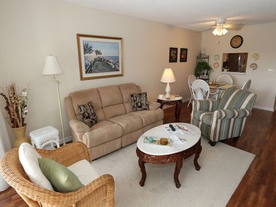 Naples Charming Two Bedroom Condo