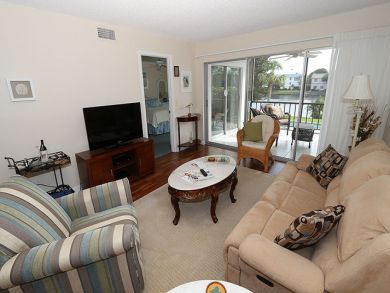 Naples Charming Two Bedroom Condo
