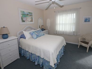 Naples Charming Two Bedroom Condo