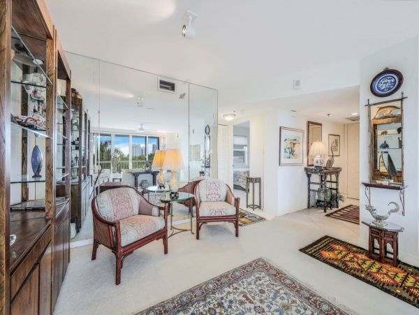 Great Value Two Bedroom Vacation Condo with Pool in Naples