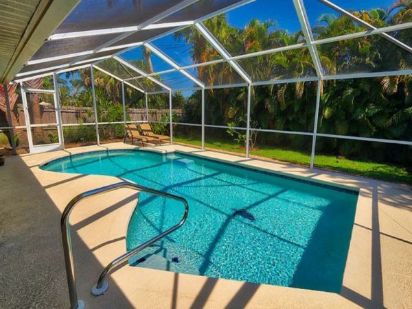 Lovely 3 Bedroom Vacation Home in Naples with Caged Pool