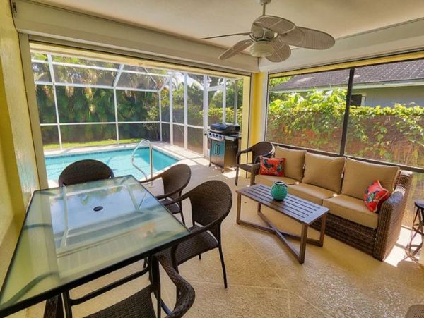 Lovely 3 Bedroom Vacation Home in Naples with Caged Pool