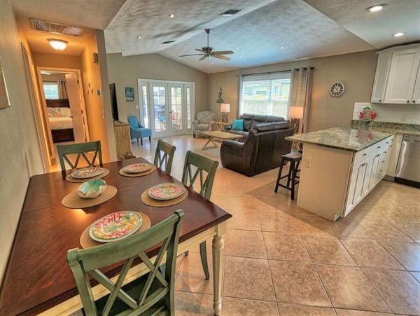 Lovely 3 Bedroom Vacation Home in Naples with Caged Pool