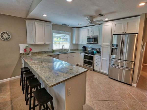 Lovely 3 Bedroom Vacation Home in Naples with Caged Pool