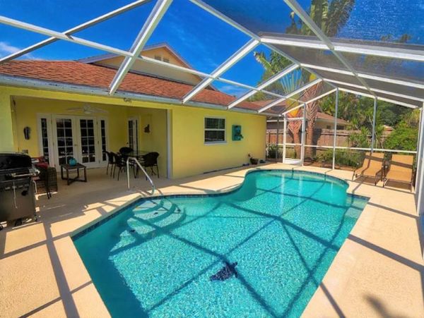 Lovely 3 Bedroom Vacation Home in Naples with Caged Pool