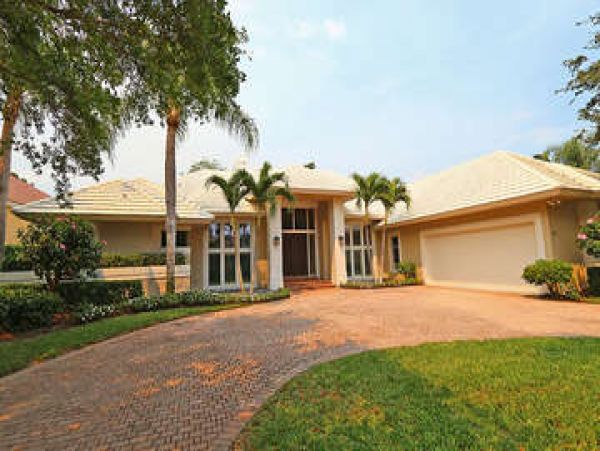 Magnificent Pool Home Available for Monthly Stay.