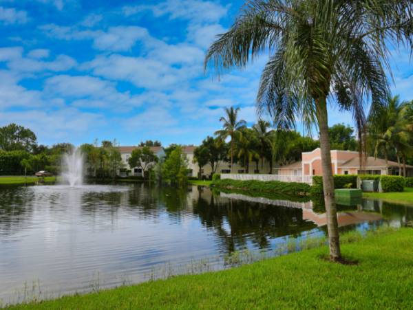 Charming 2 Bedroom Condo in Naples Sleeps 4