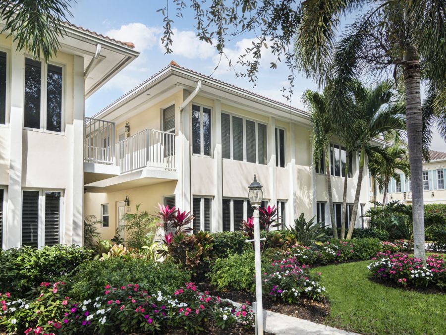 Walk to Beach Two Bedroom Vacation Rental in Naples