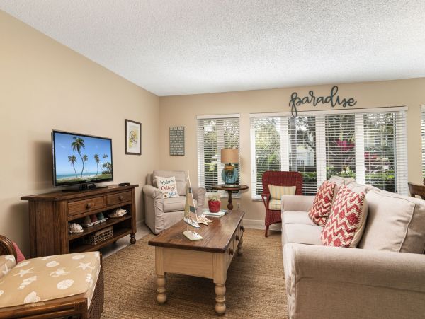 Walk to Beach Two Bedroom Vacation Rental in Naples