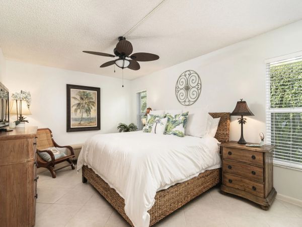 Walk to Beach Two Bedroom Vacation Rental in Naples