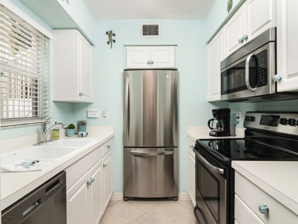 Walk to Beach Two Bedroom Vacation Rental in Naples