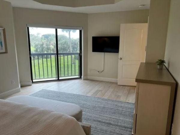 Walk to Beach North Naples Vacation Condo