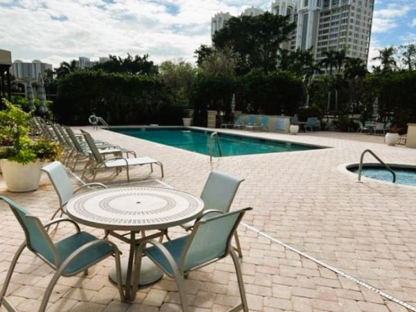 Walk to Beach North Naples Vacation Condo