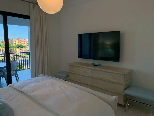 Naples Two Bedroom Vacation Condo Sleeps Four Guests